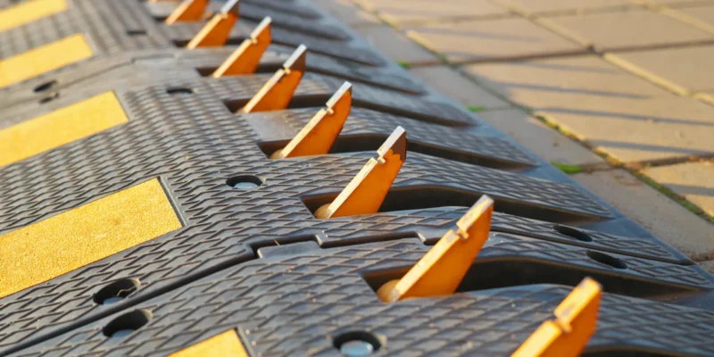 Traffic barrier Spike Claw